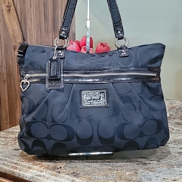 Coach Handbags - Coach EUC Daisy Poppy Tote Signature Tote Bag